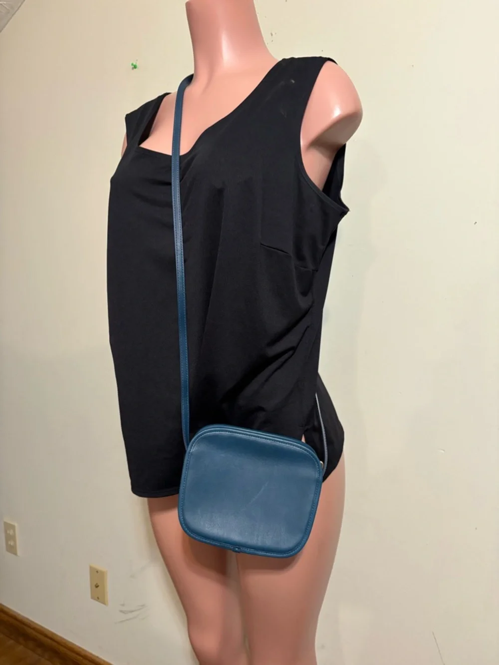 Coach Pebble Leather Crossbody Bag in Teal Zip closure adjustable strap w/charm - Picture 5 of 15